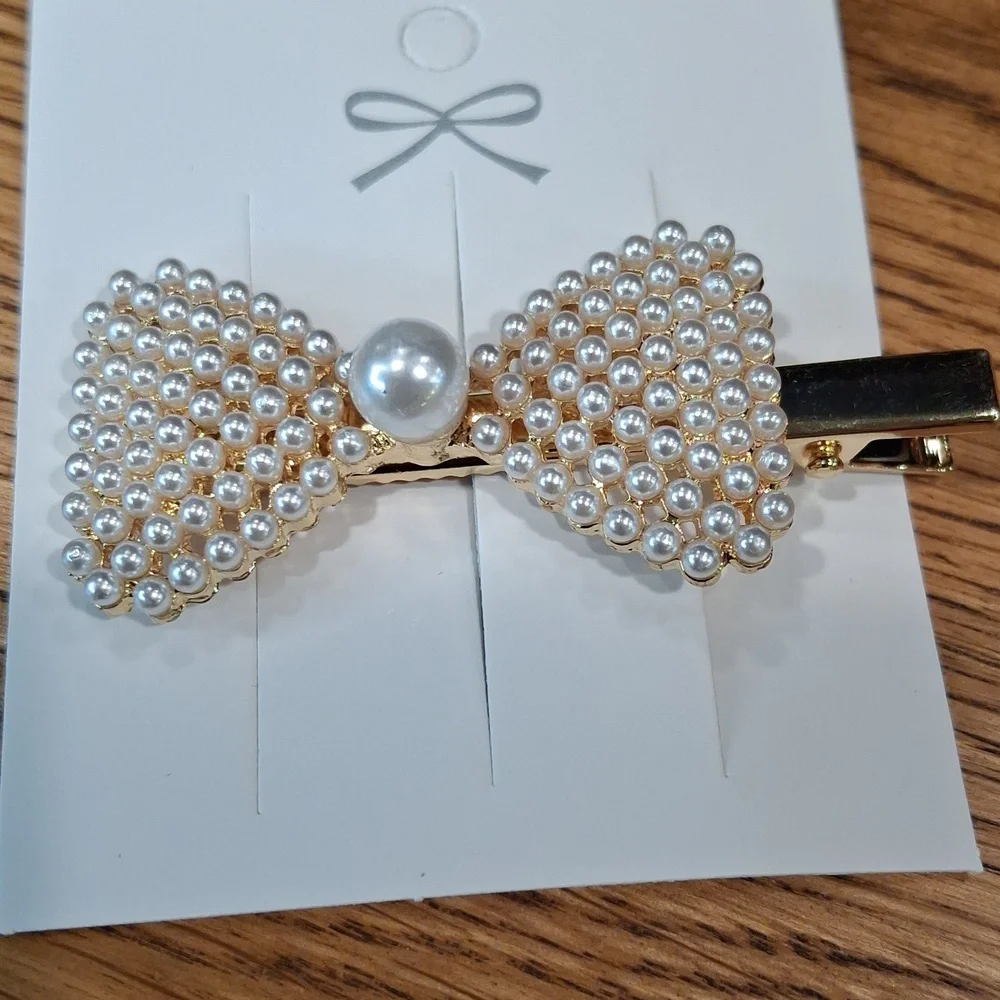 Pearl Embellished Bow Hair Clip